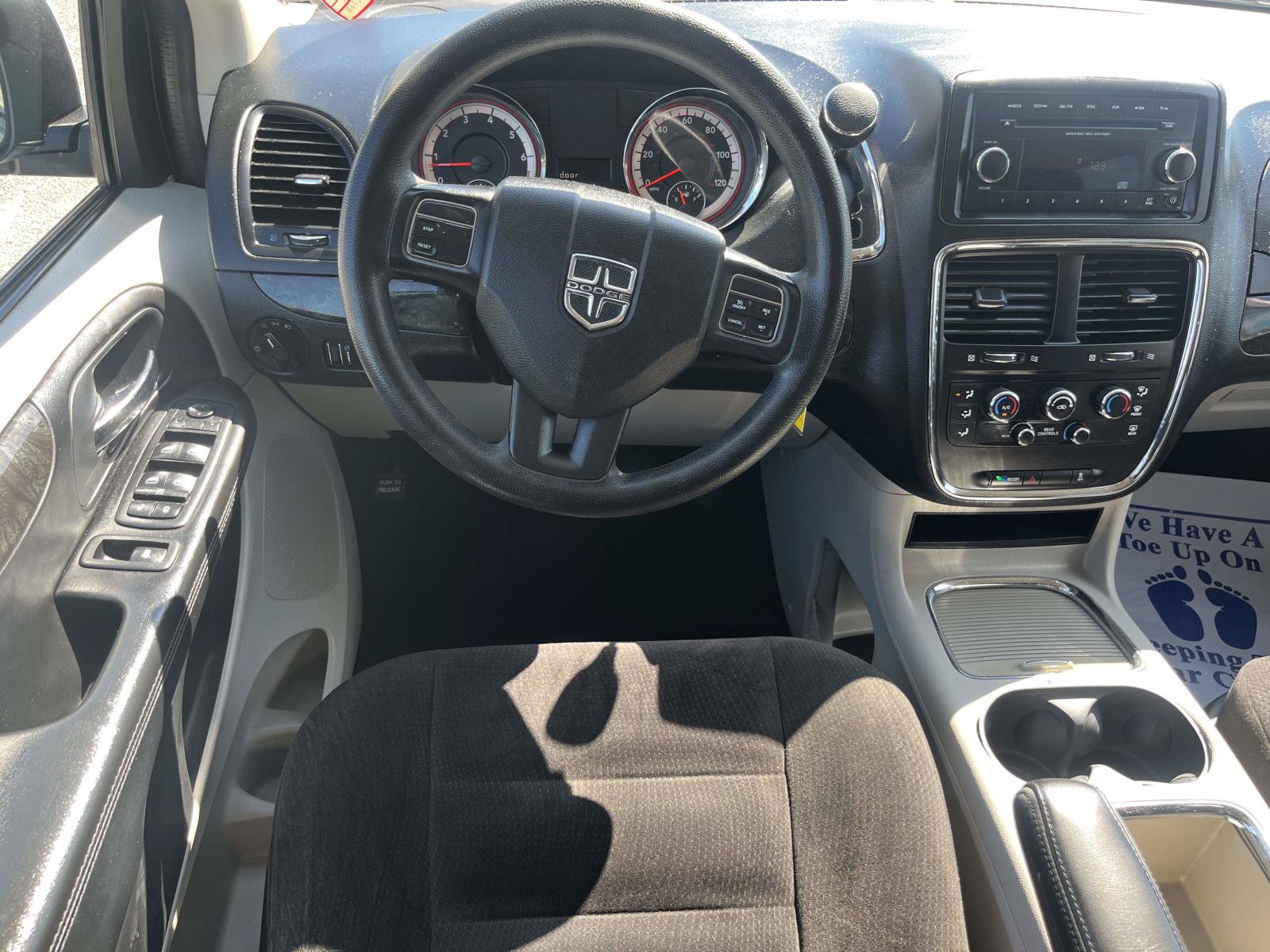 Used 2014 Dodge Grand Caravan SXT FWD image 12
