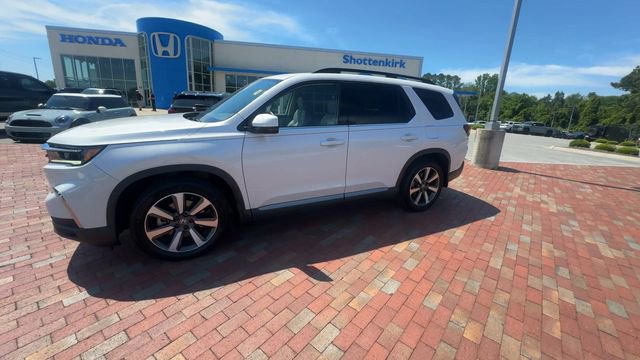 Certified 2023 Honda Pilot Touring image 7