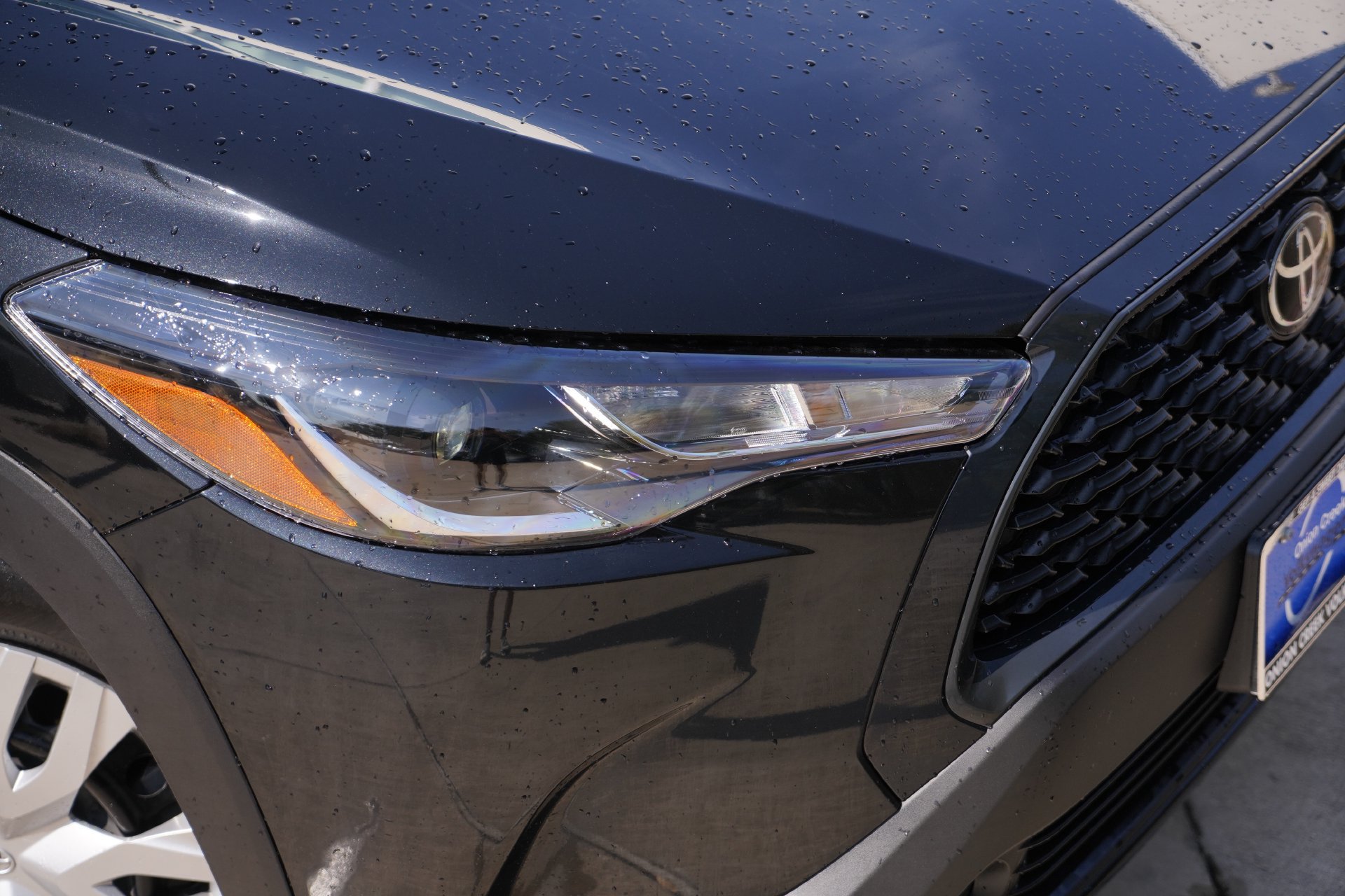 Used 2025 Toyota Corolla Cross L FWD image 2
