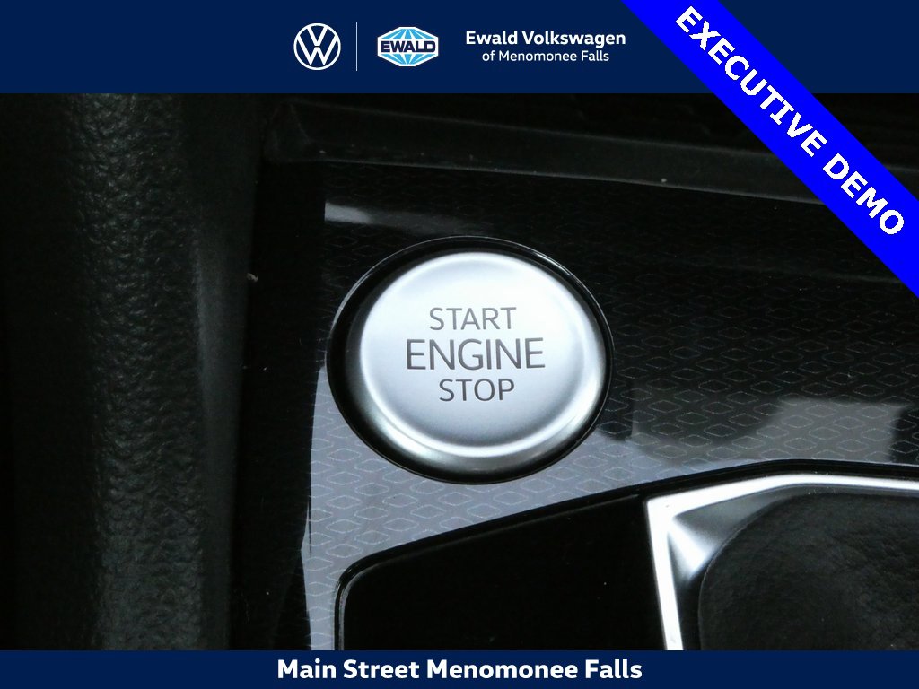 New 2025 Volkswagen Taos SE image 9