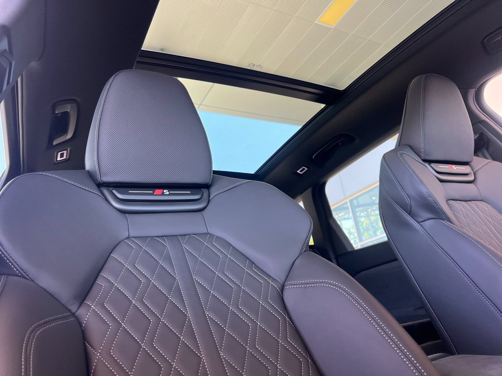 New 2027 Audi SQ6 e-tron Premium Plus AWD/4WD image 17
