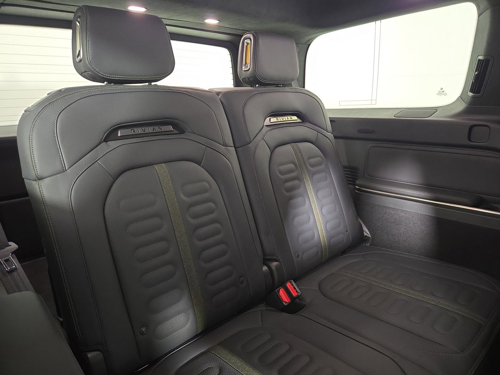 Used 2024 Rivian R1S Adventure AWD/4WD image 25