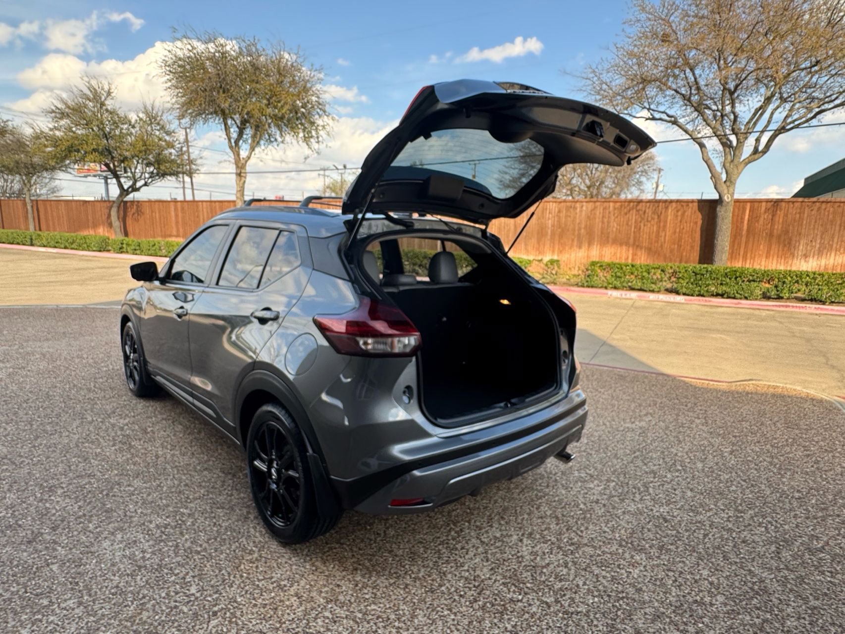 Used 2021 Nissan Kicks SR w/ SR Premium Package image 12
