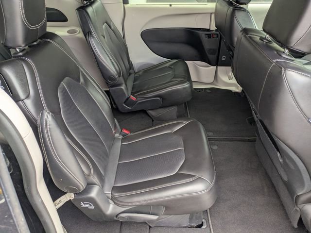 Used 2023 Chrysler Pacifica Touring-L FWD image 29