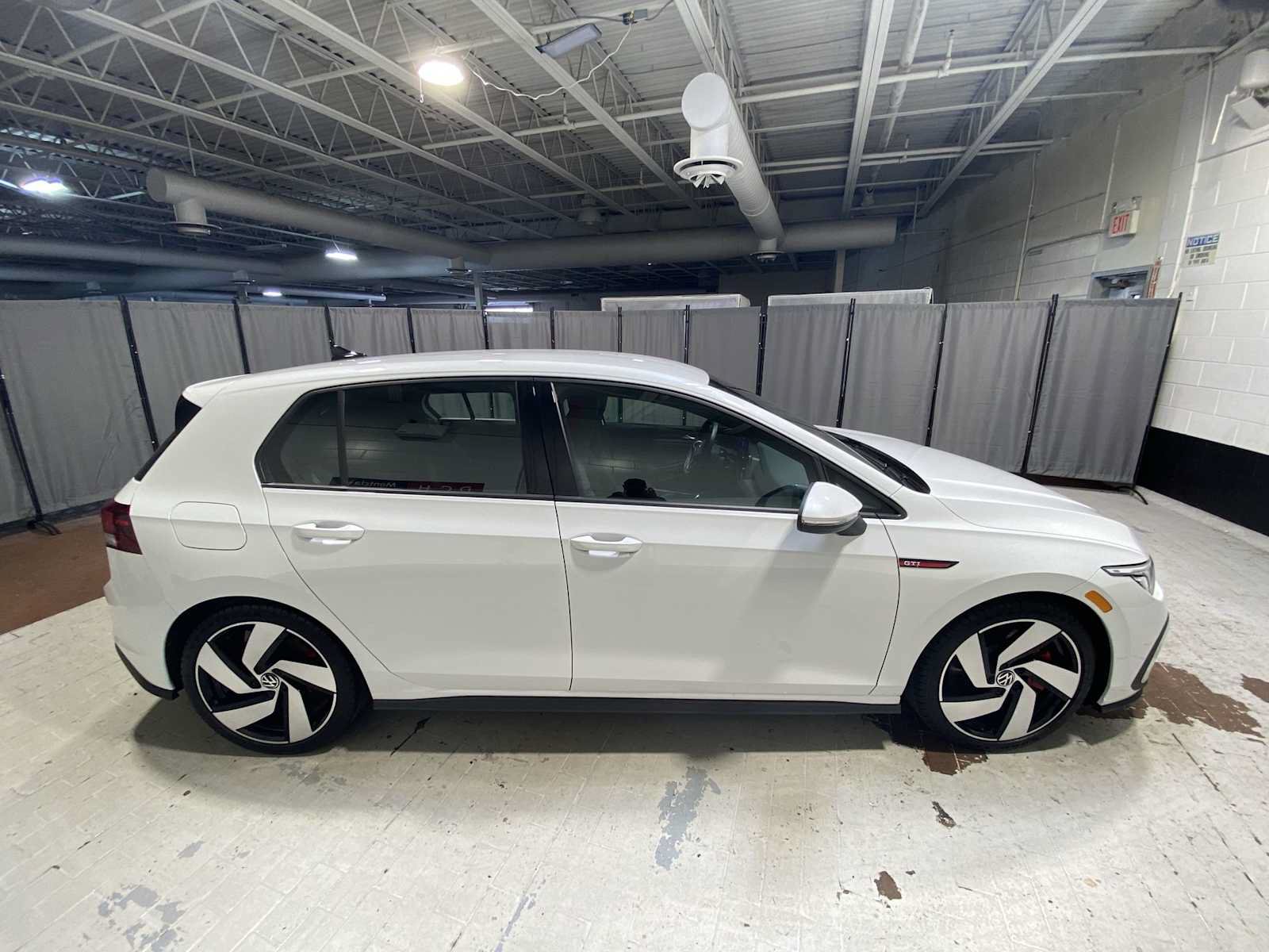 Used 2022 Volkswagen GTI S FWD image 27