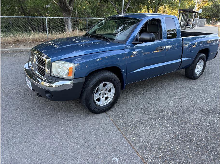 Used 2005 Dodge Dakota SLT AWD/4WD image 1