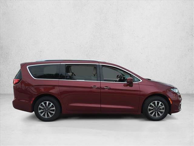 Used 2021 Chrysler Pacifica Touring-L w/ Premium & Safety Sphere Group FWD image 4