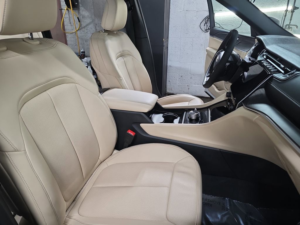 Used 2025 Jeep Grand Cherokee Limited w/ Luxury Tech Group II image 10