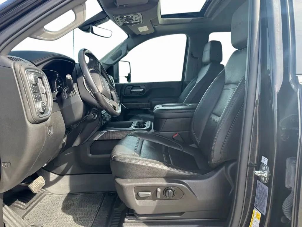 Used 2022 GMC Sierra 3500 Denali w/ Denali Black Diamond Edition image 11