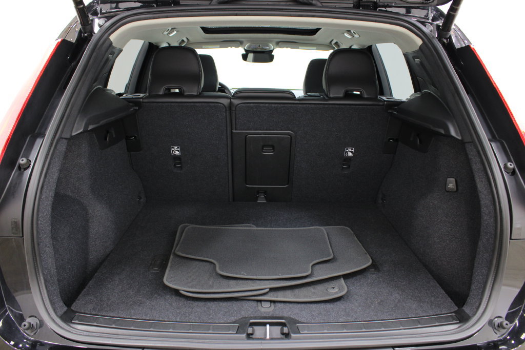 Used 2026 Volvo XC40 B5 Plus AWD/4WD image 31