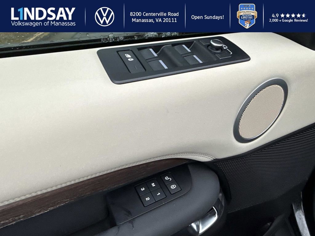 Used 2017 Land Rover Discovery HSE image 17