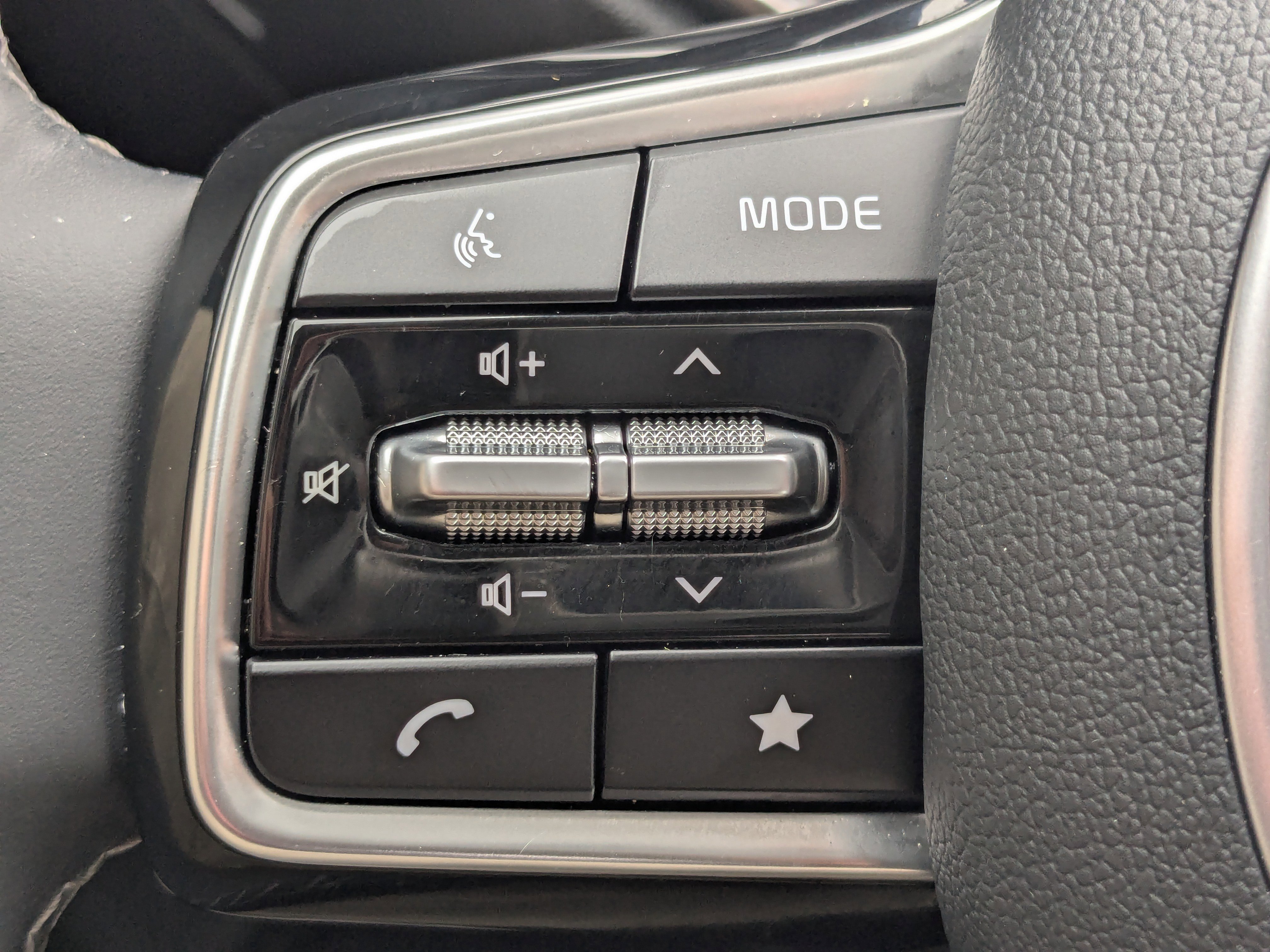 Certified 2025 Kia Sorento S w/ Panoramic Sunroof Package image 36