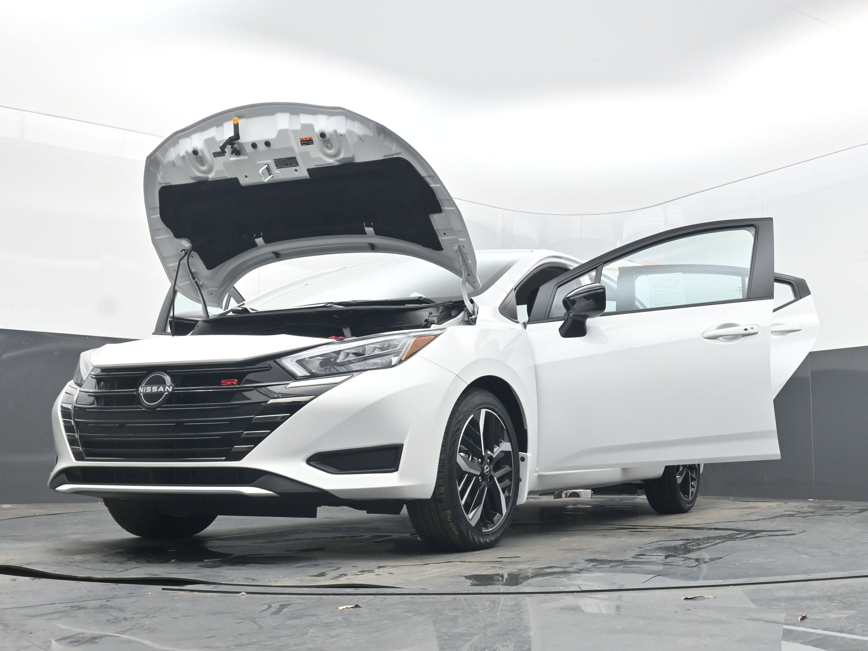 Certified 2025 Nissan Versa SR w/ Trunk Package image 41