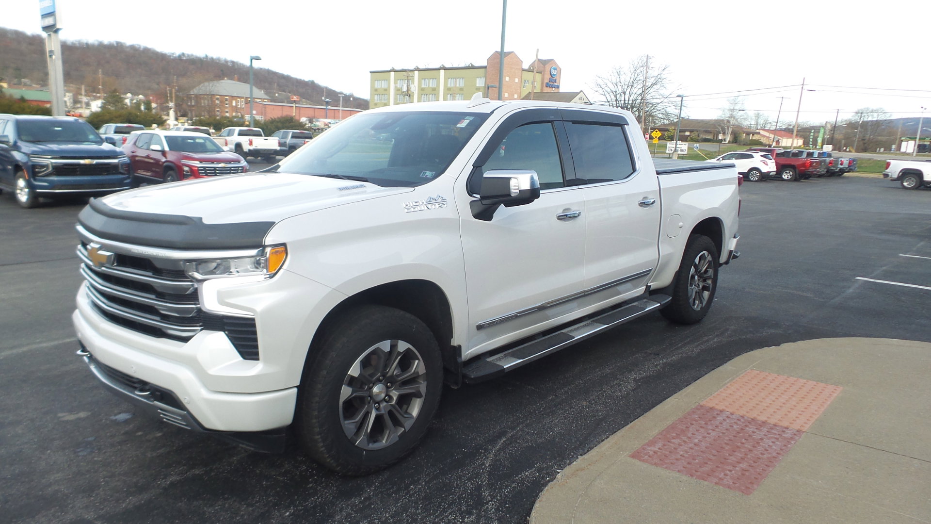 Used 2024 Chevrolet Silverado 1500 High Country w/ Technology Package image 5