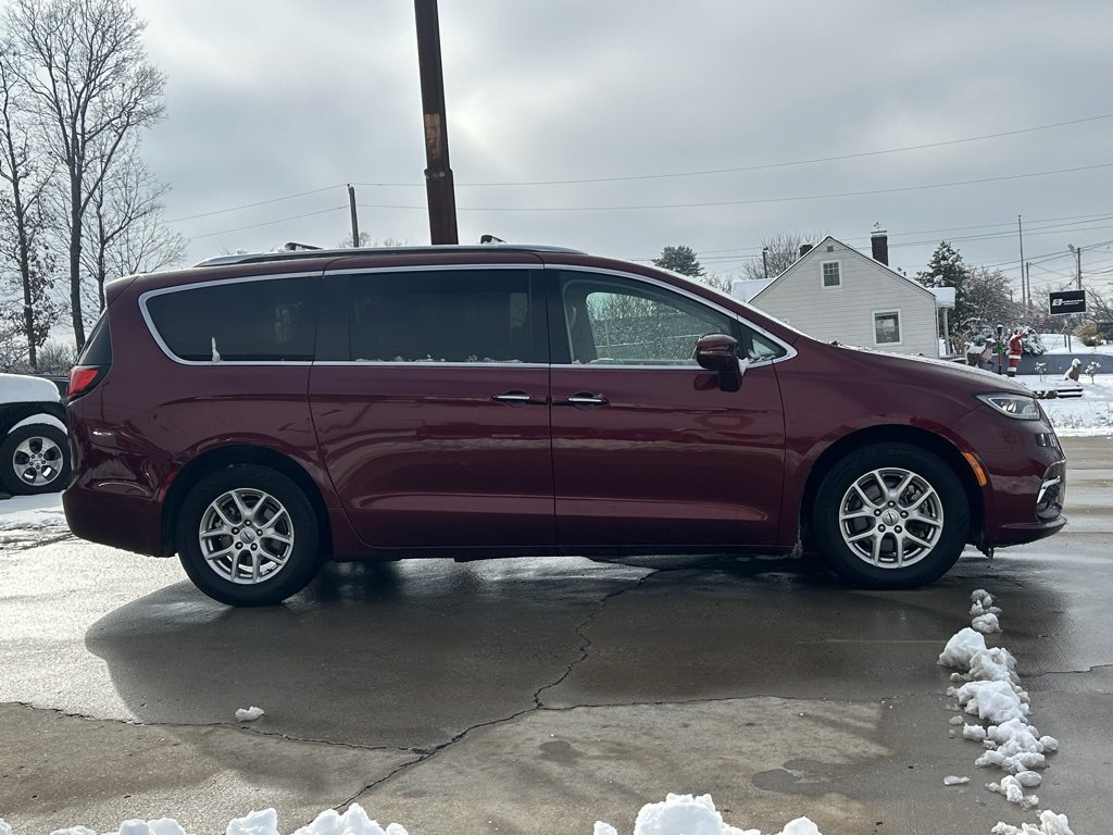 Used 2021 Chrysler Pacifica Touring-L image 5