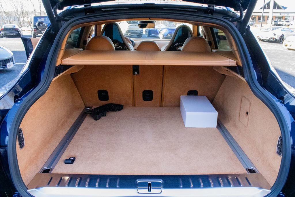 New 2026 Aston Martin DBX 707 image 21