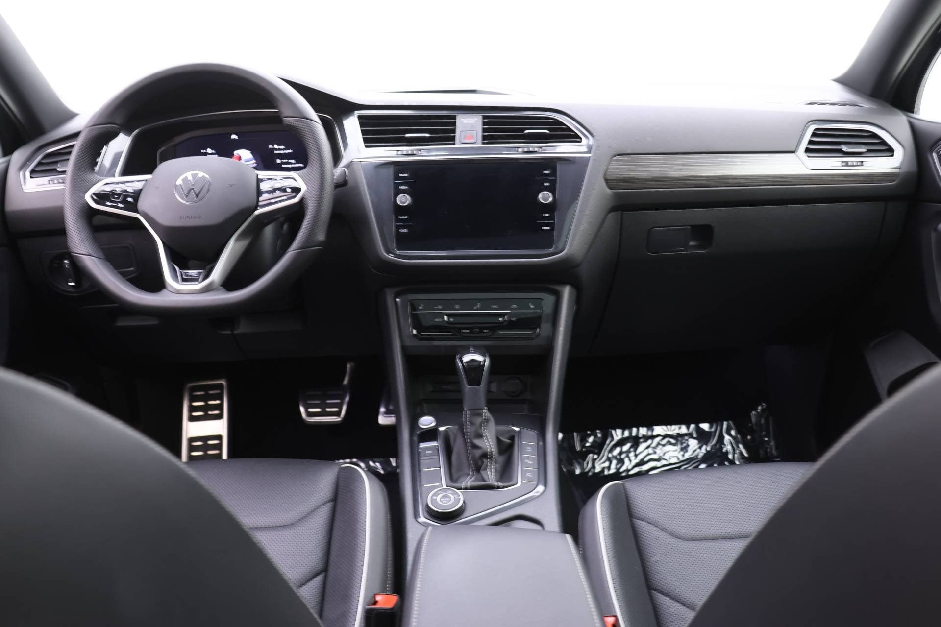 Used 2022 Volkswagen Tiguan SEL R-Line image 5