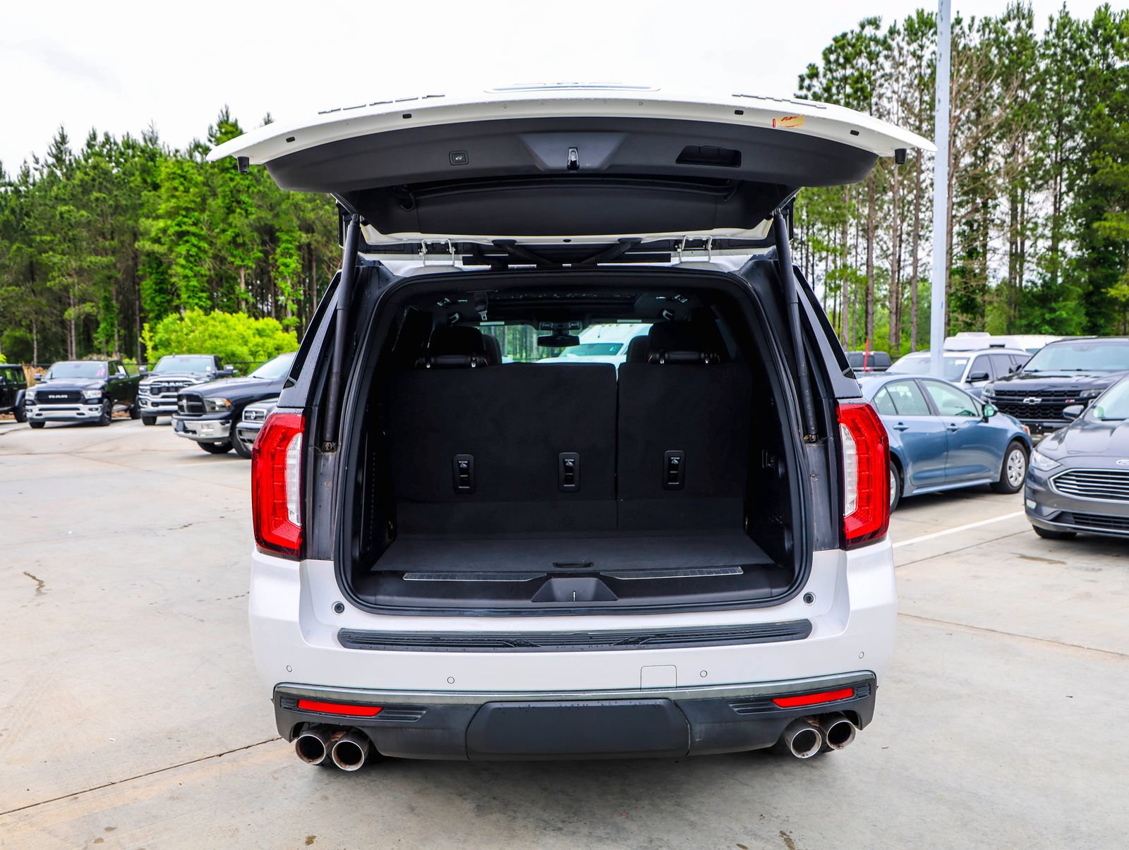 Used 2022 GMC Yukon AT4 AWD/4WD image 10