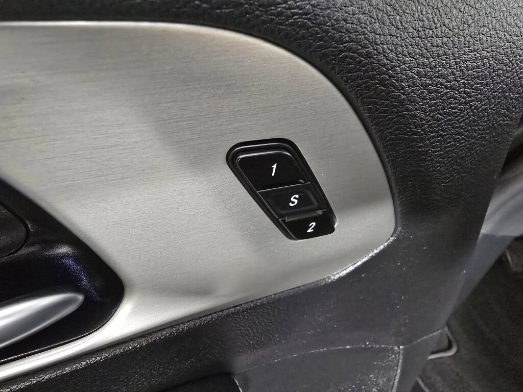 Used 2023 Chrysler Pacifica Limited w/ Uconnect Theater Family Group FWD image 22
