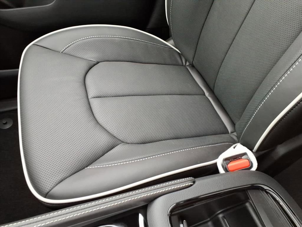 New 2026 Chrysler Pacifica Limited image 32