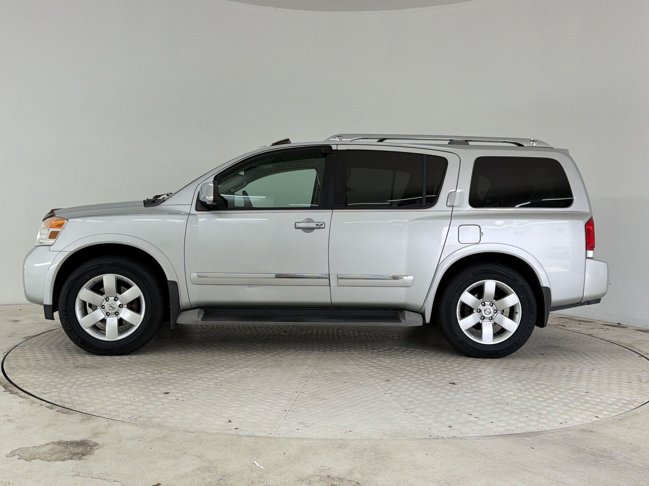 Used 2014 Nissan Armada SL w/ Moonroof Package RWD image 2