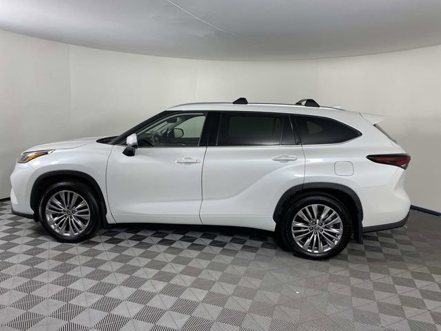 Used 2025 Toyota Highlander Platinum AWD/4WD image 5