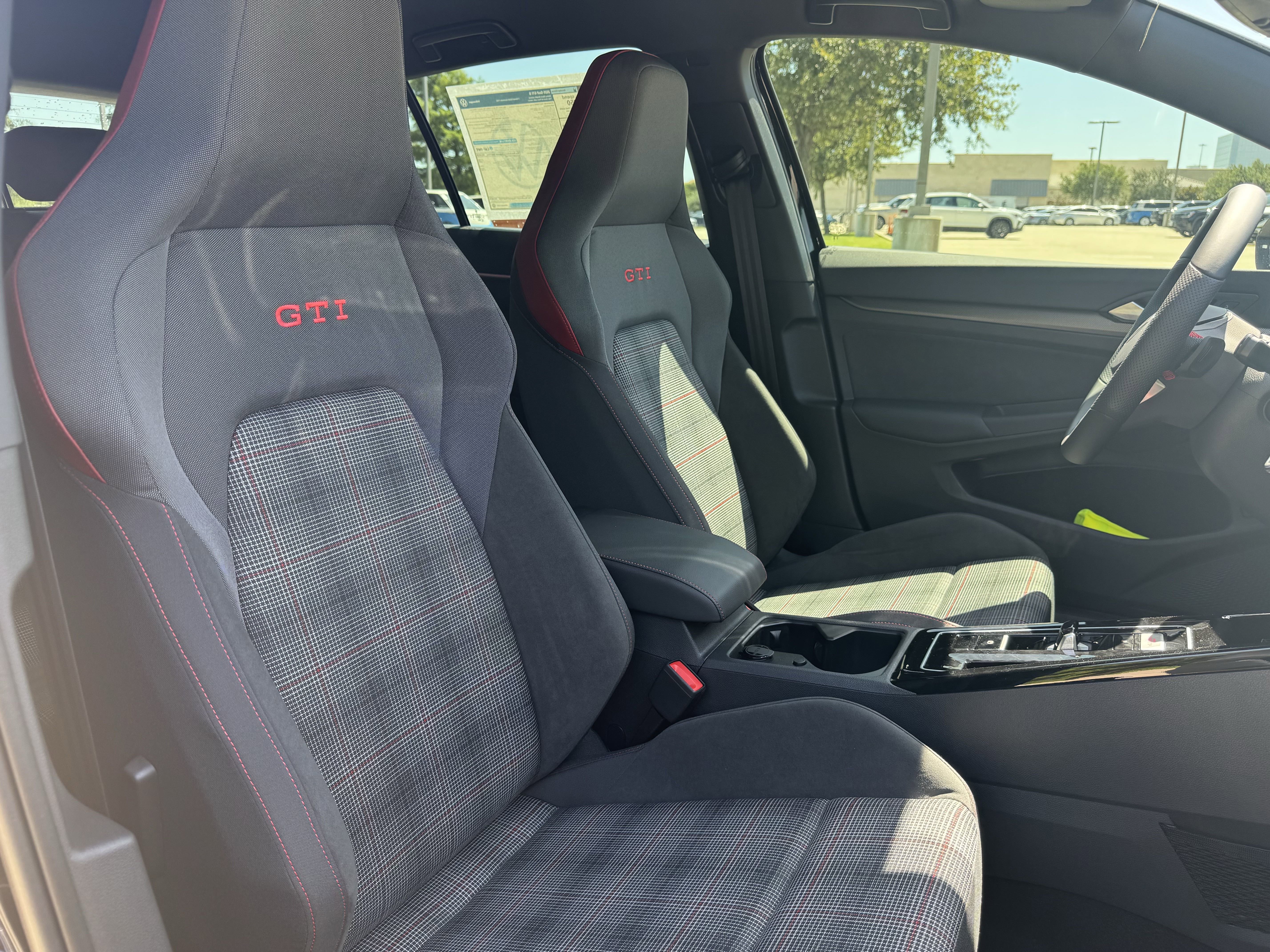 Used 2026 Volkswagen Golf SE FWD image 14