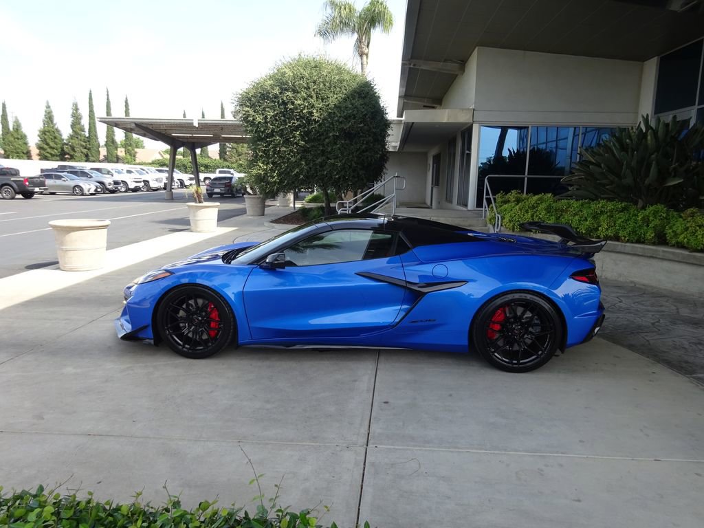Used 2024 Chevrolet Corvette Z06 RWD image 5