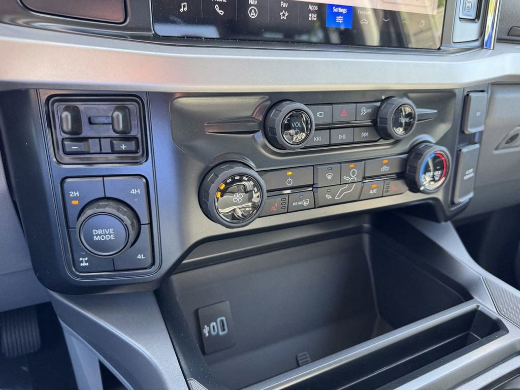 New 2026 Ford F250 XLT w/ XLT Premium Package image 23