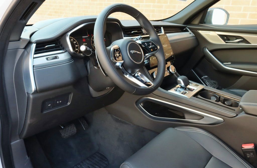 Used 2026 Jaguar F-PACE R-Dynamic S image 15