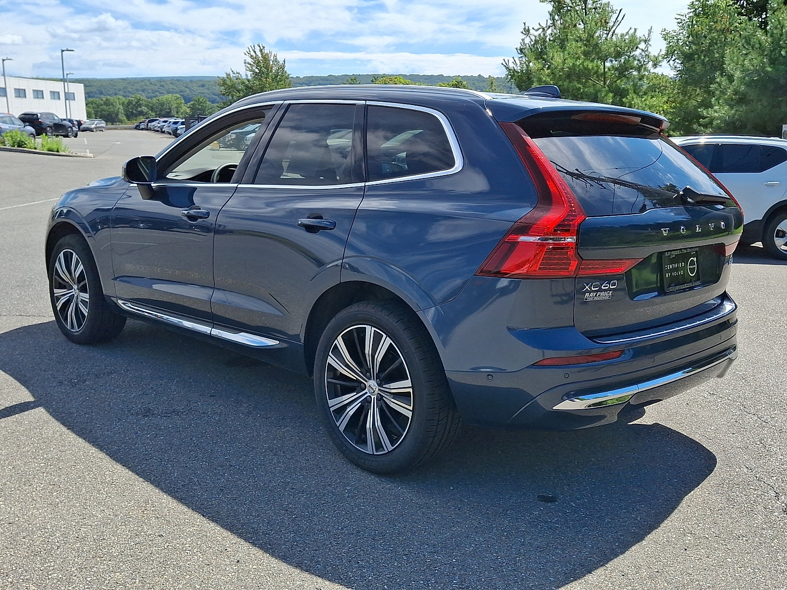 Certified 2023 Volvo XC60 B5 Plus w/ Climate Package AWD/4WD image 5