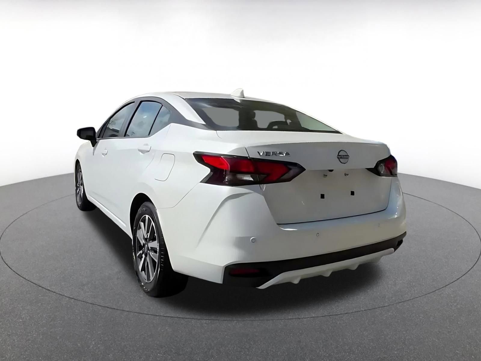 Used 2025 Nissan Versa SV FWD image 11