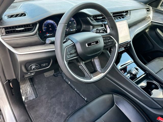 Used 2024 Jeep Grand Cherokee Limited w/ Black Appearance Package AWD/4WD image 9