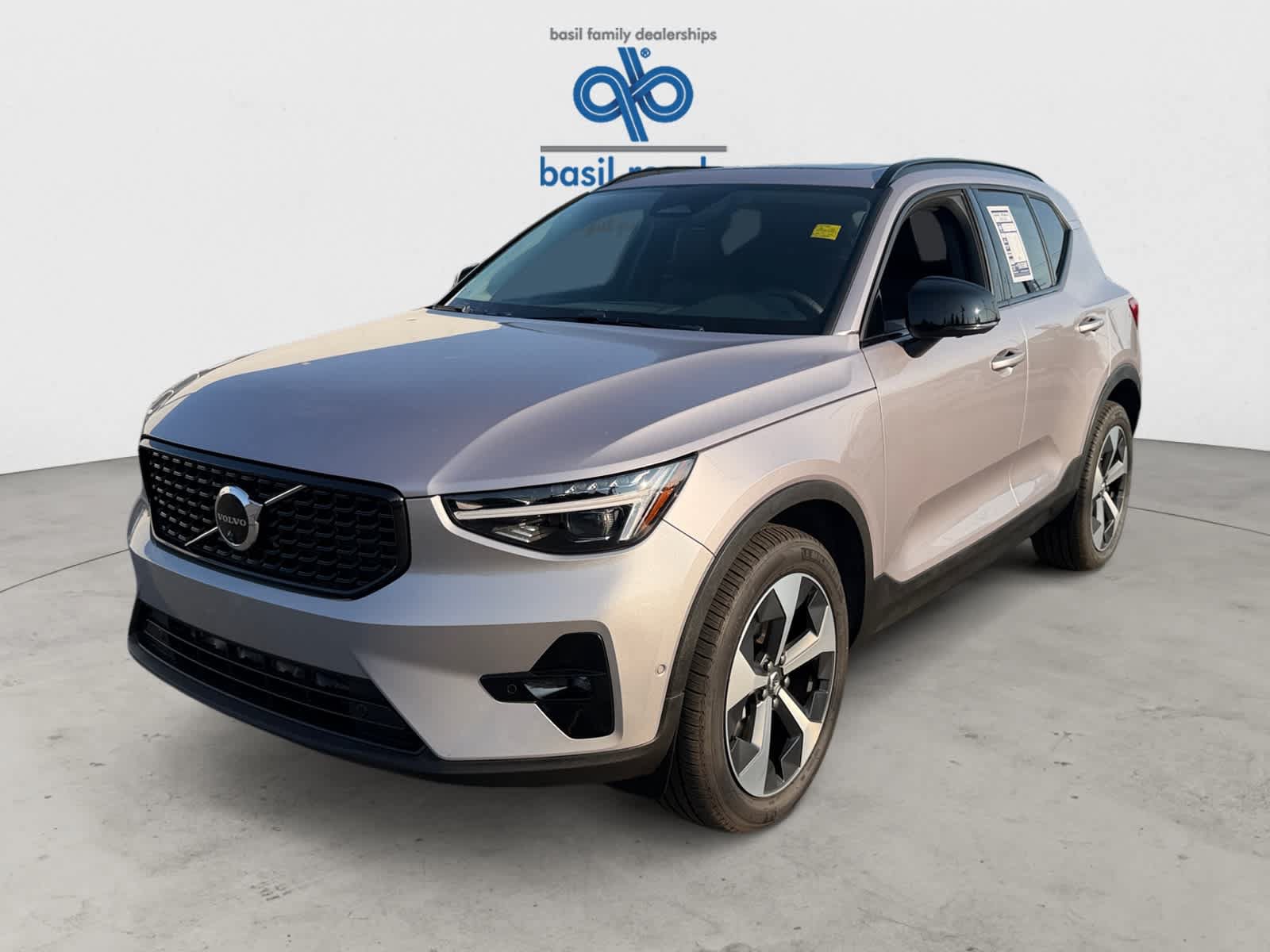 Used 2026 Volvo XC40 B5 Plus AWD/4WD image 2