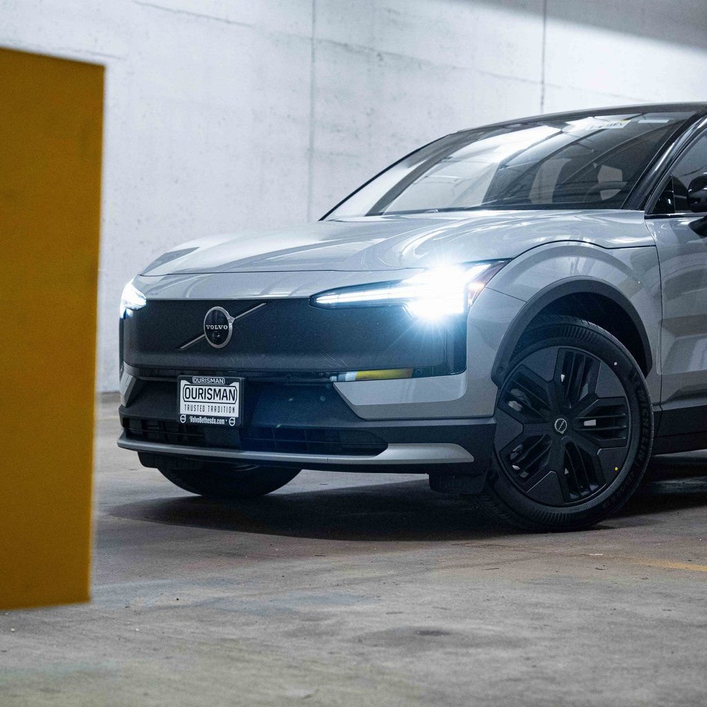 New 2026 Volvo EX30 Cross Country Ultra w/ Protection Package Premier AWD/4WD image 2