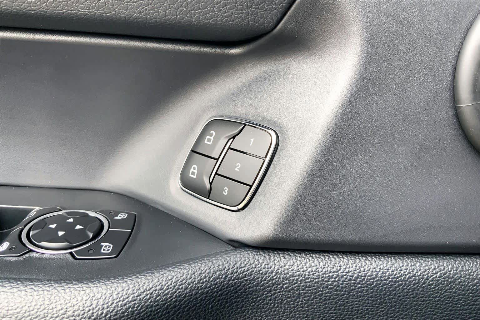 Used 2024 Ford Expedition XLT RWD image 33