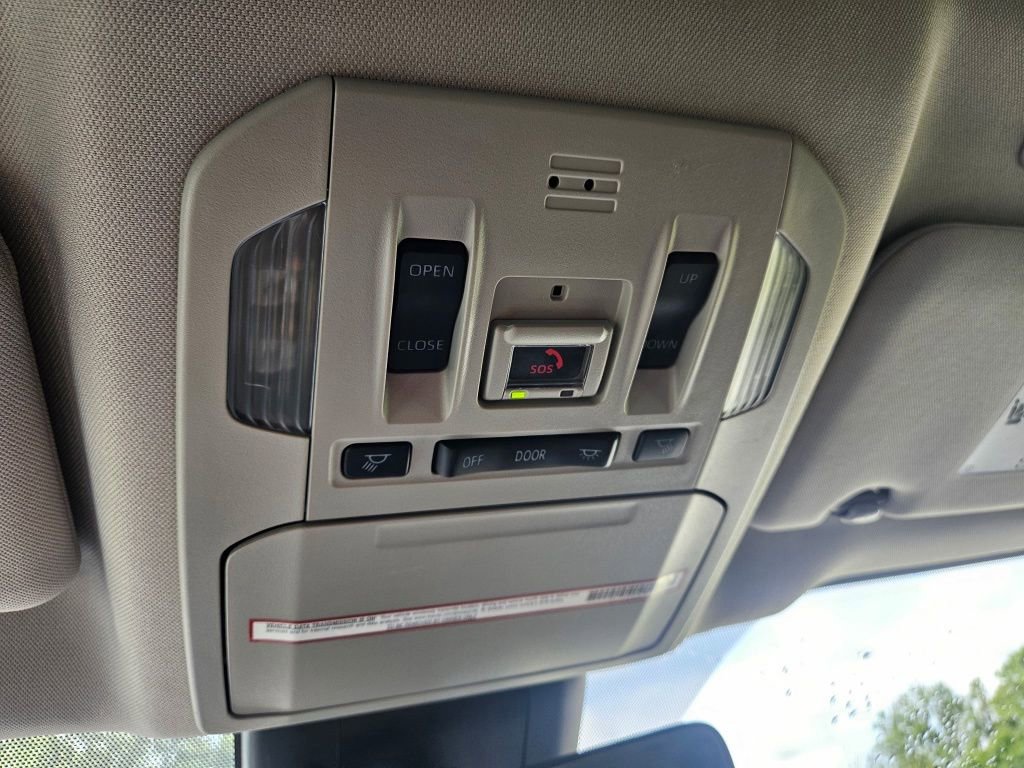 Used 2023 Toyota Highlander XLE image 30