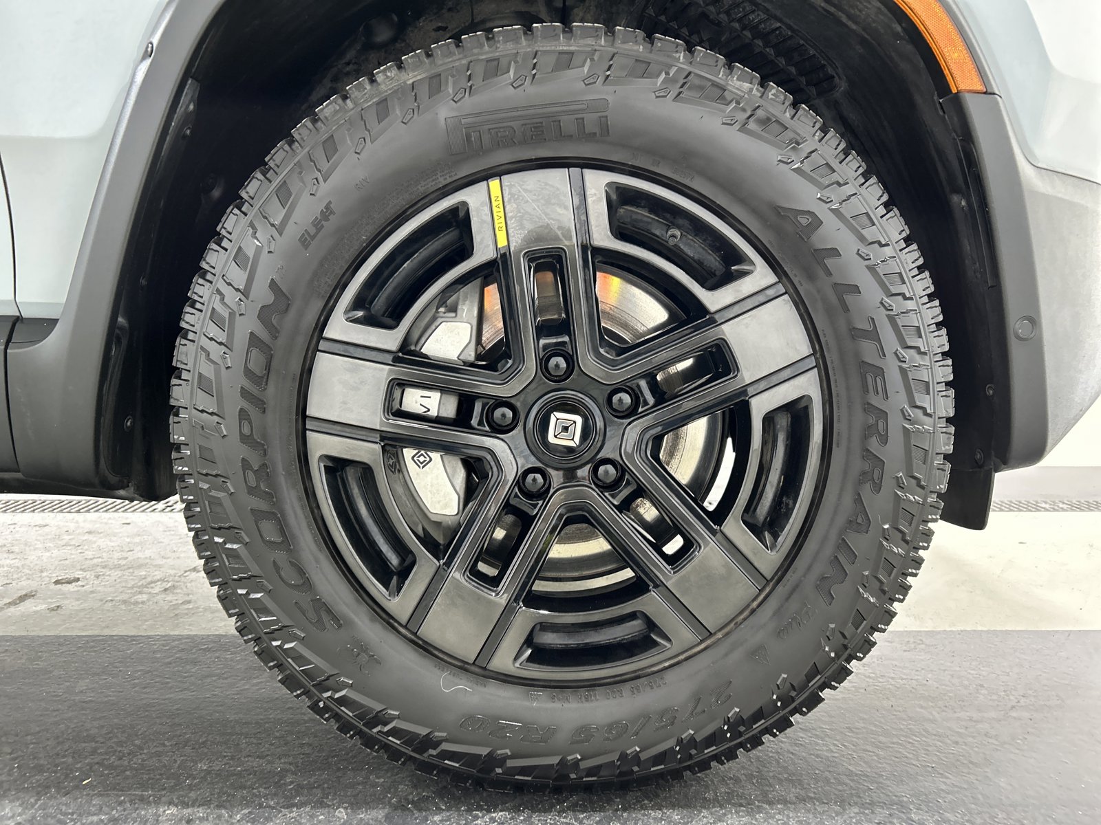 Used 2023 Rivian R1S Adventure image 11