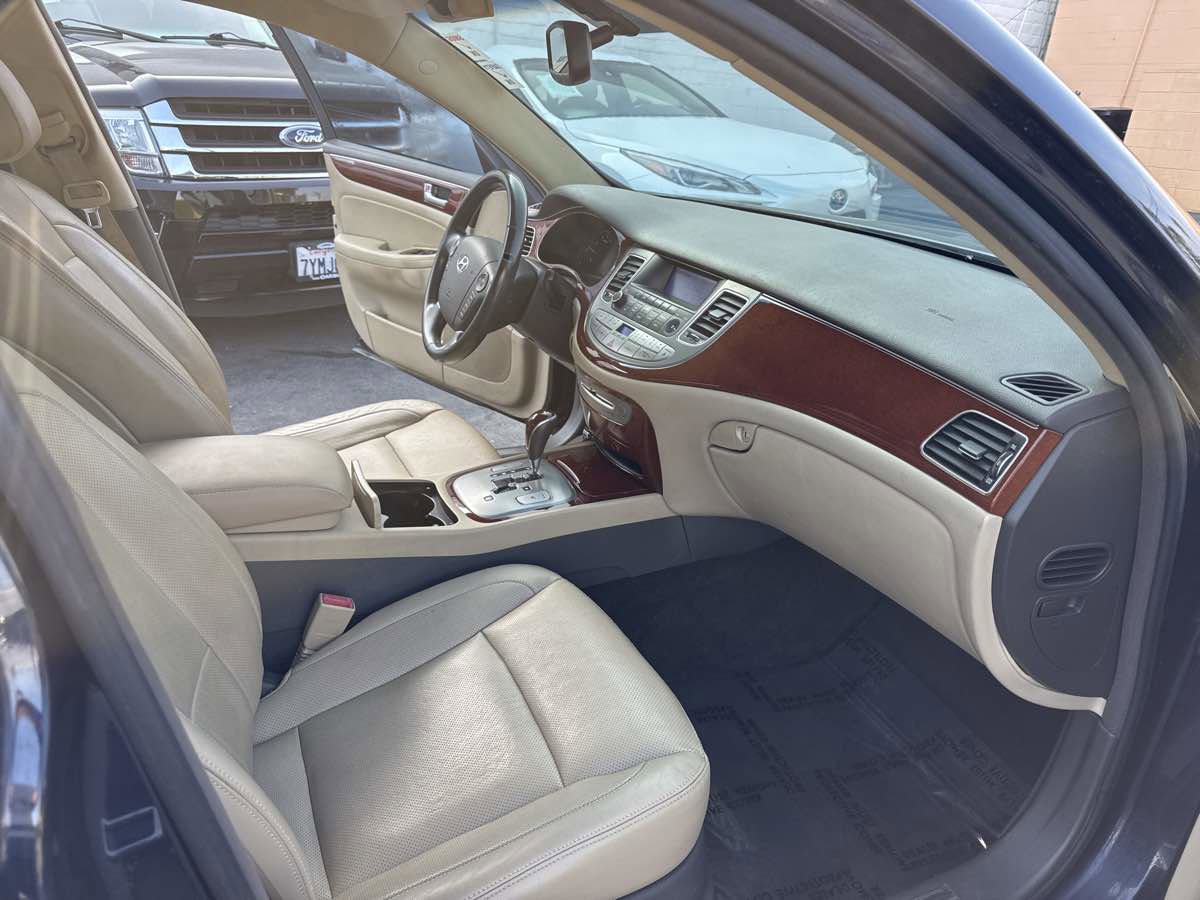 Used 2012 Hyundai Genesis 3.8 RWD image 13