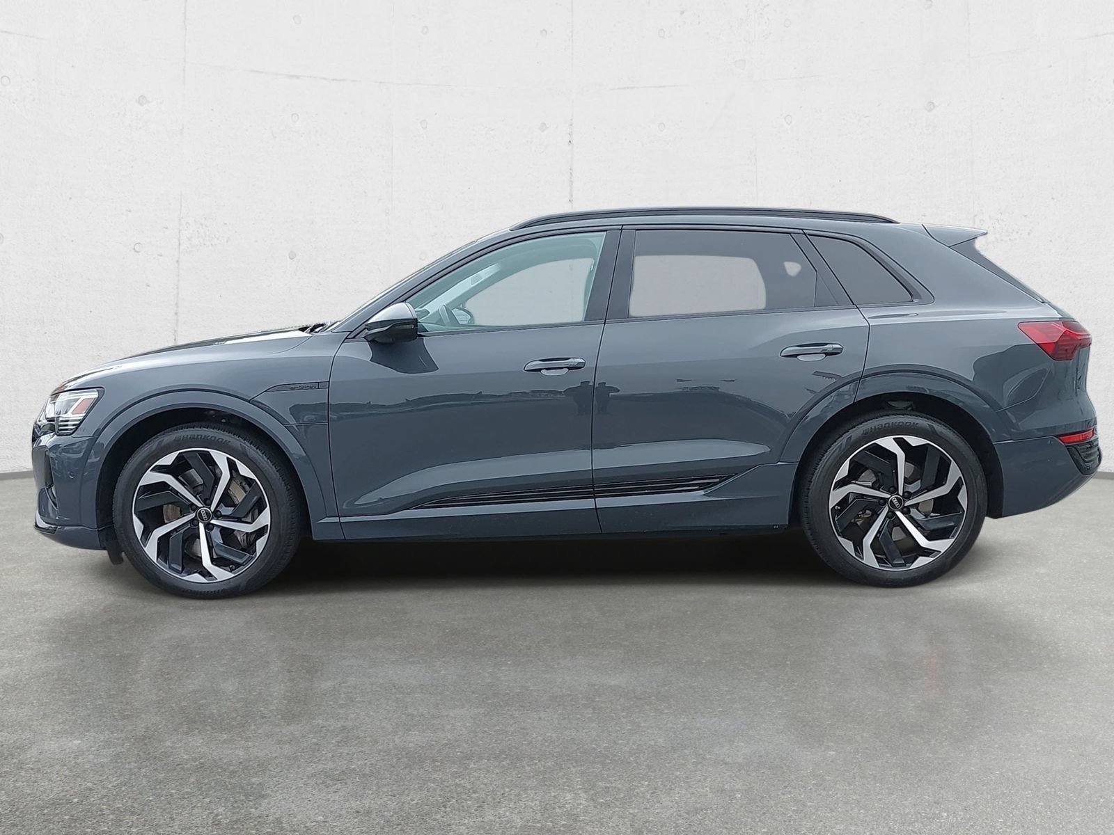 Used 2024 Audi Q8 e-tron Premium Plus w/ Premium Plus Package AWD/4WD image 8