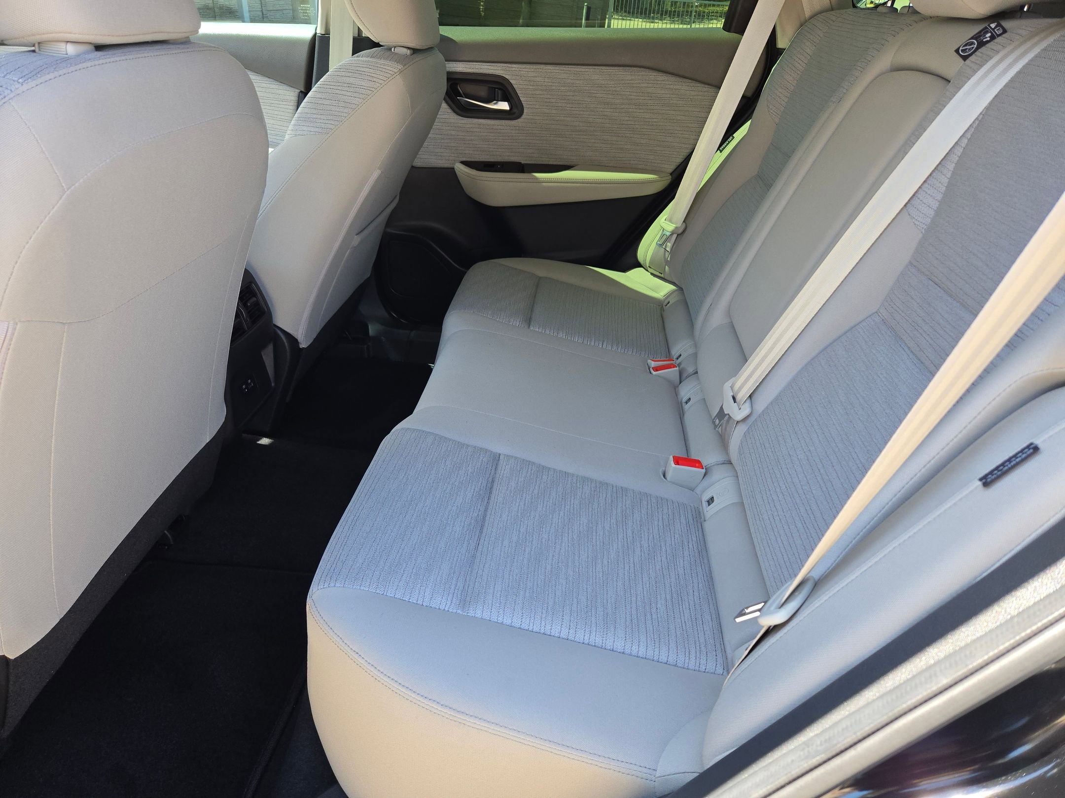 Used 2023 Nissan Rogue SV image 12