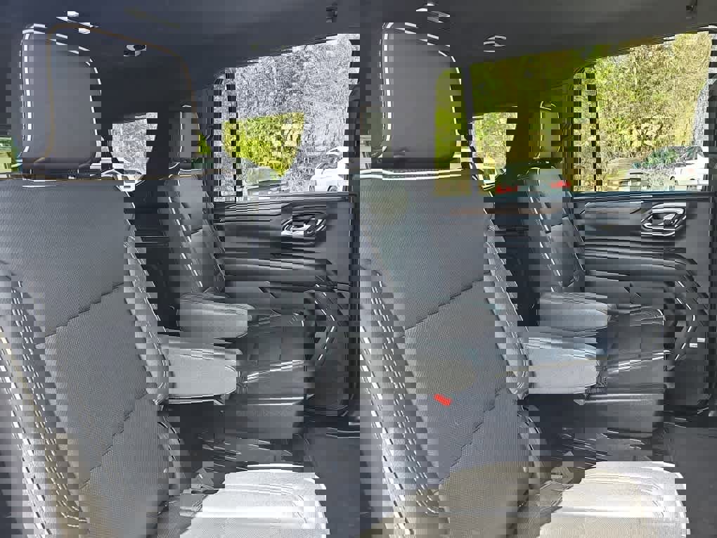 Used 2023 Chevrolet Suburban Premier image 28