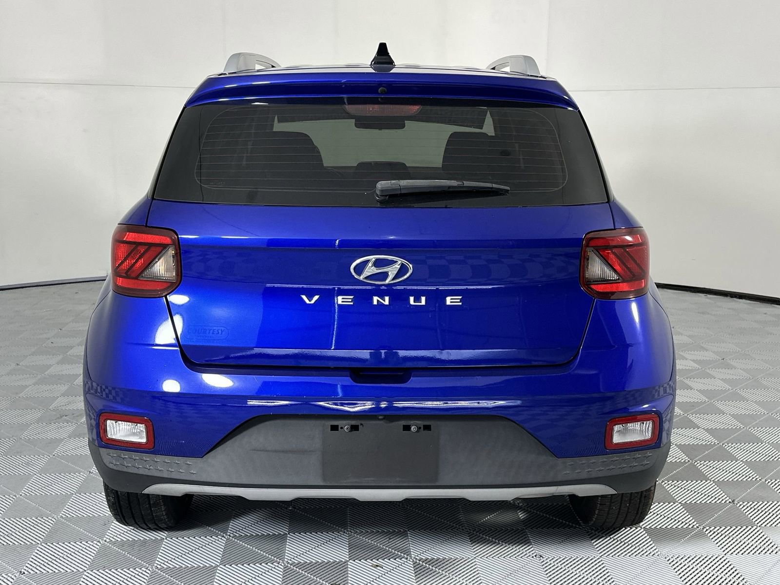 Used 2022 Hyundai Venue SEL FWD image 7