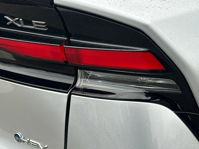 Used 2024 Toyota Prius XLE image 32