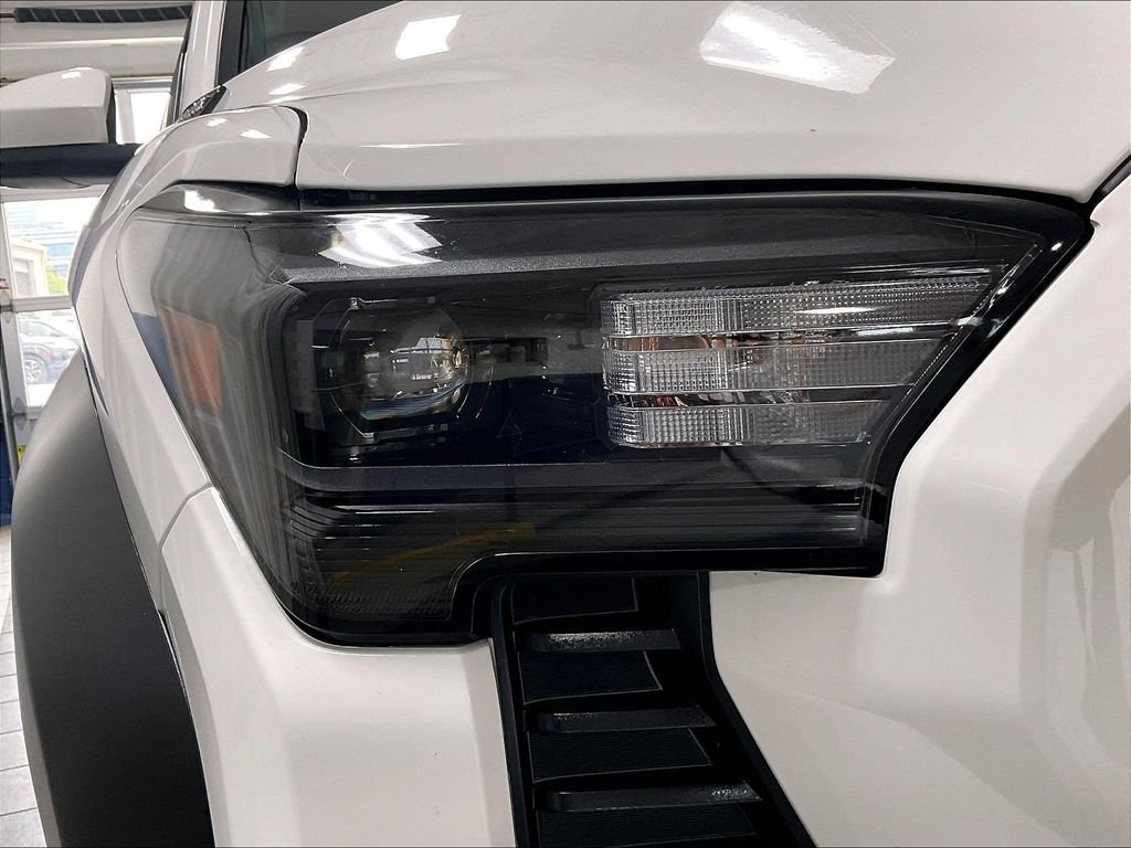Used 2025 Toyota Tacoma TRD Off-Road AWD/4WD image 33