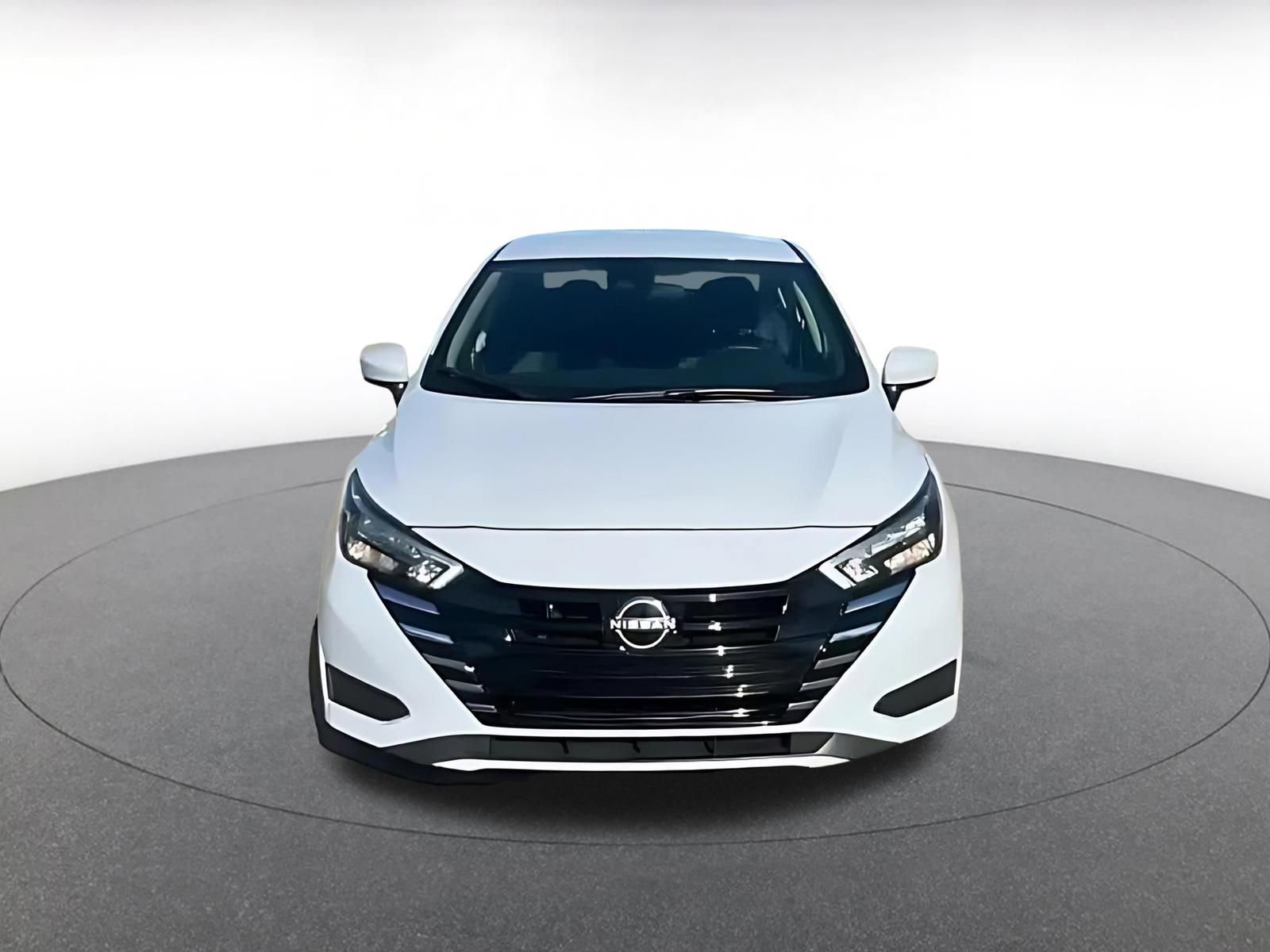 Used 2025 Nissan Versa SV image 4