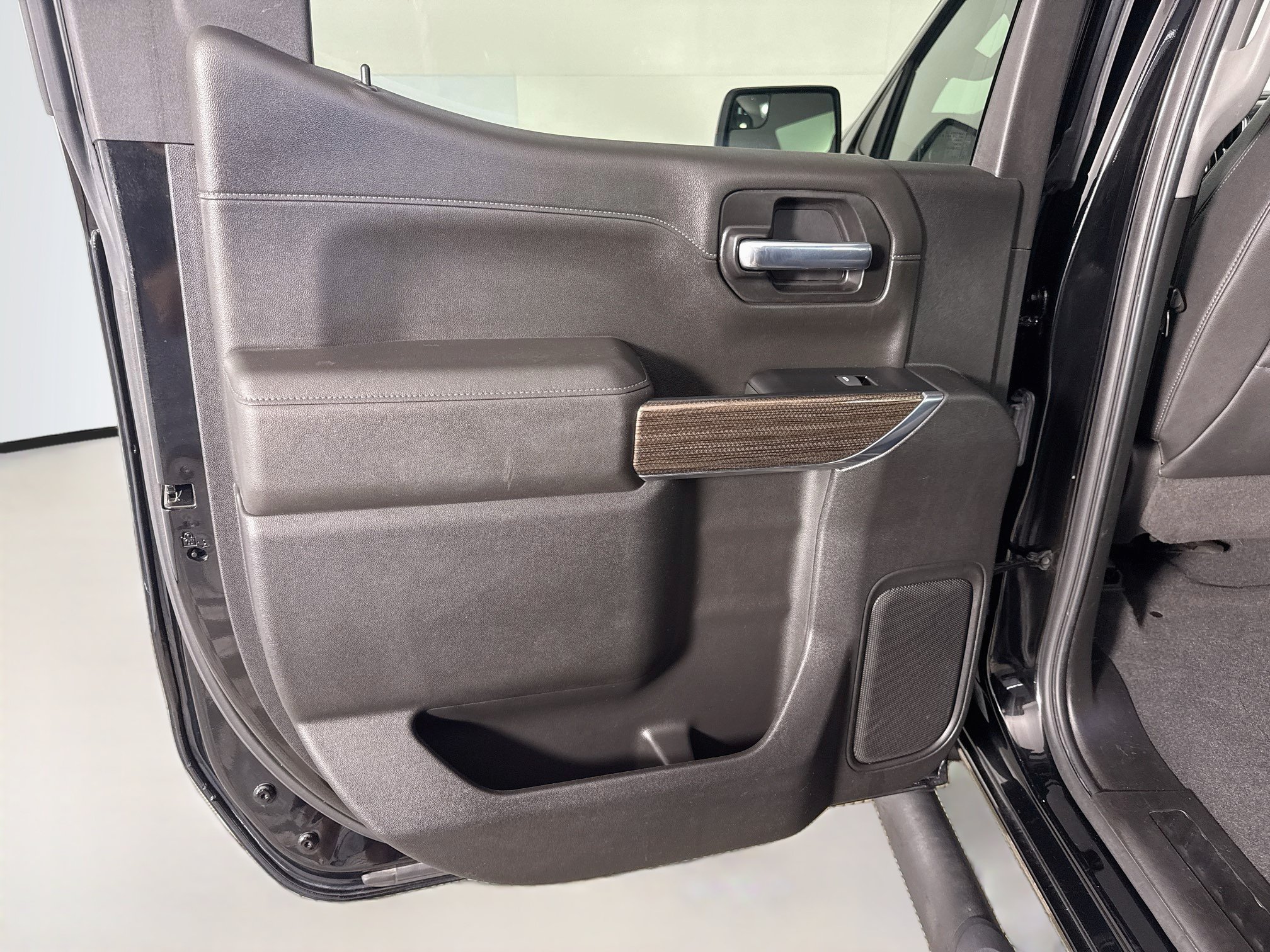 Used 2021 Chevrolet Silverado 1500 RST w/ Redline Edition AWD/4WD image 26
