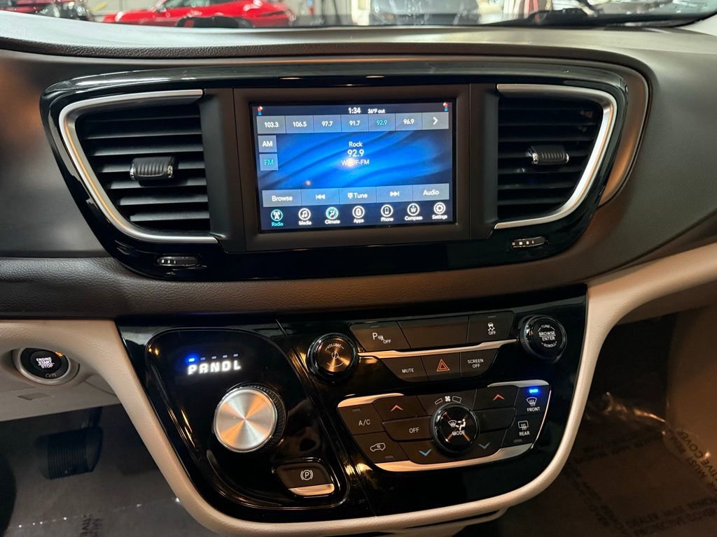 Used 2019 Chrysler Pacifica L image 12