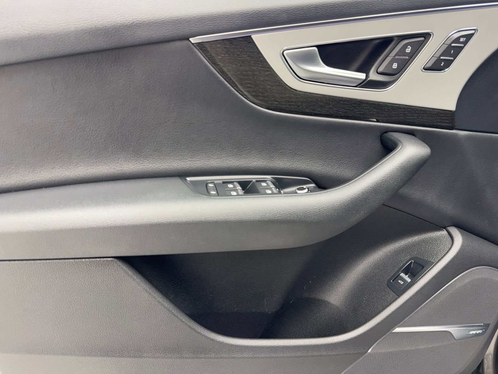 Used 2019 Audi Q7 2.0T Premium Plus w/ Premium Plus Package image 38