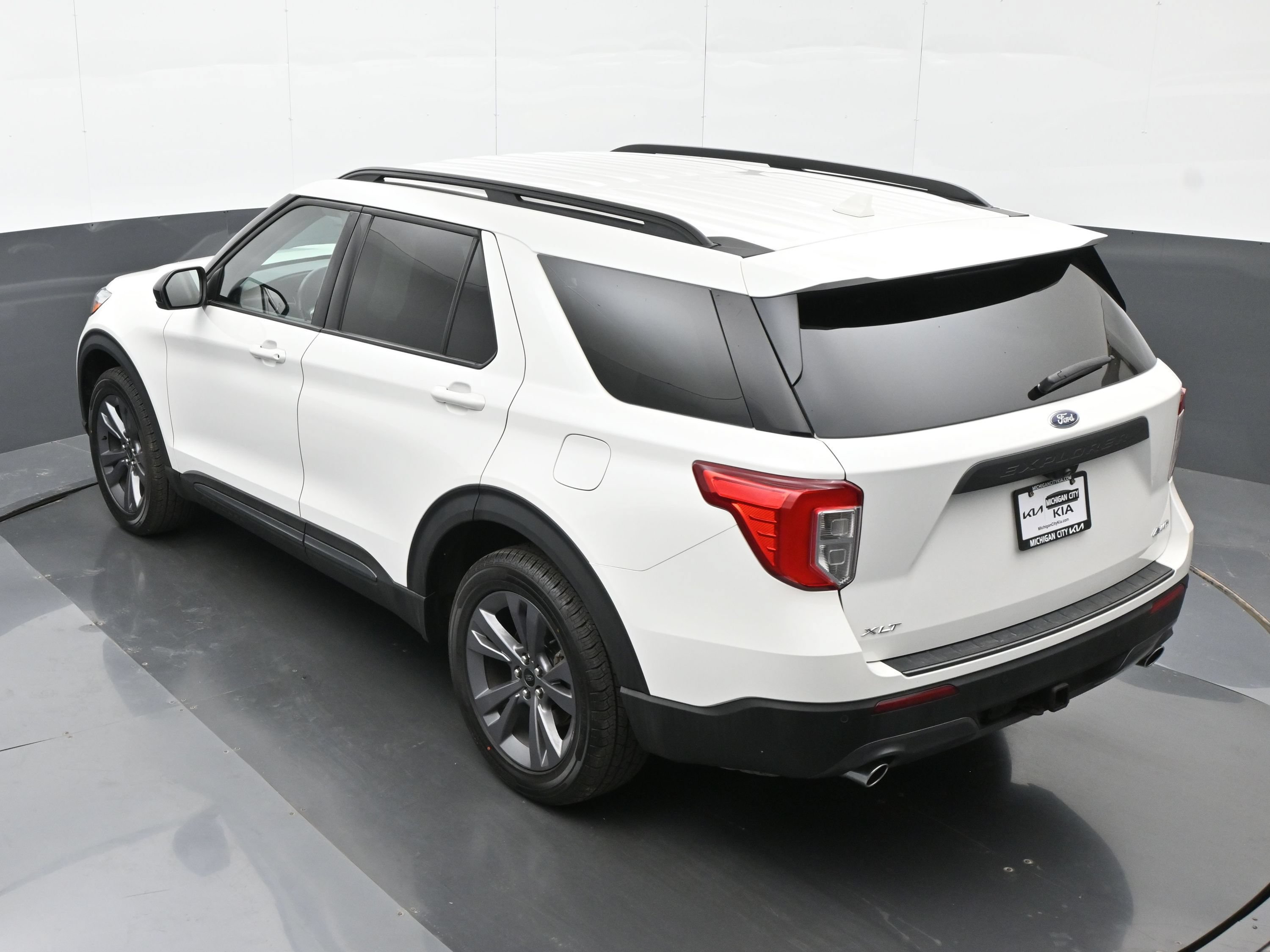 Used 2023 Ford Explorer XLT w/ Equipment Group 202A AWD/4WD image 30